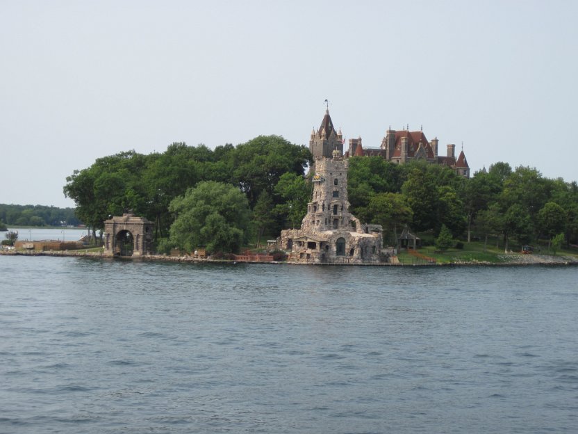 44-Entry Arch on the left-Alster Tower in the center-Boldt Castle in the background.jpg